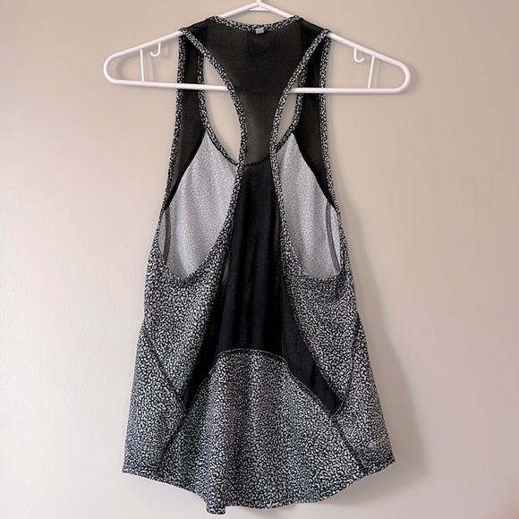 WOMEN’S WORKOUT TANK - Picture 2 of 4